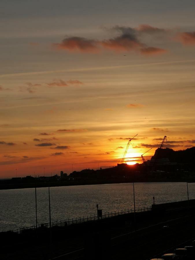 Whole Flat Next To Dover Port With Parking Luaran gambar